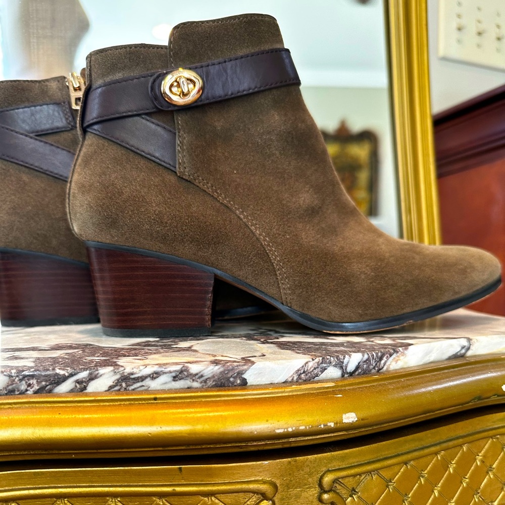 Coach- olive green/brown sueded booties with brown leather strapping